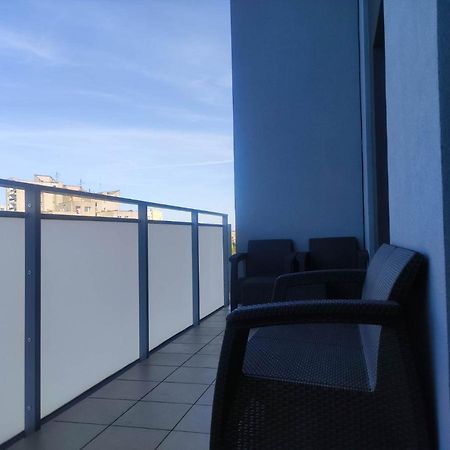 Apartamenty Metro Targowek 27 Warschau Buitenkant foto