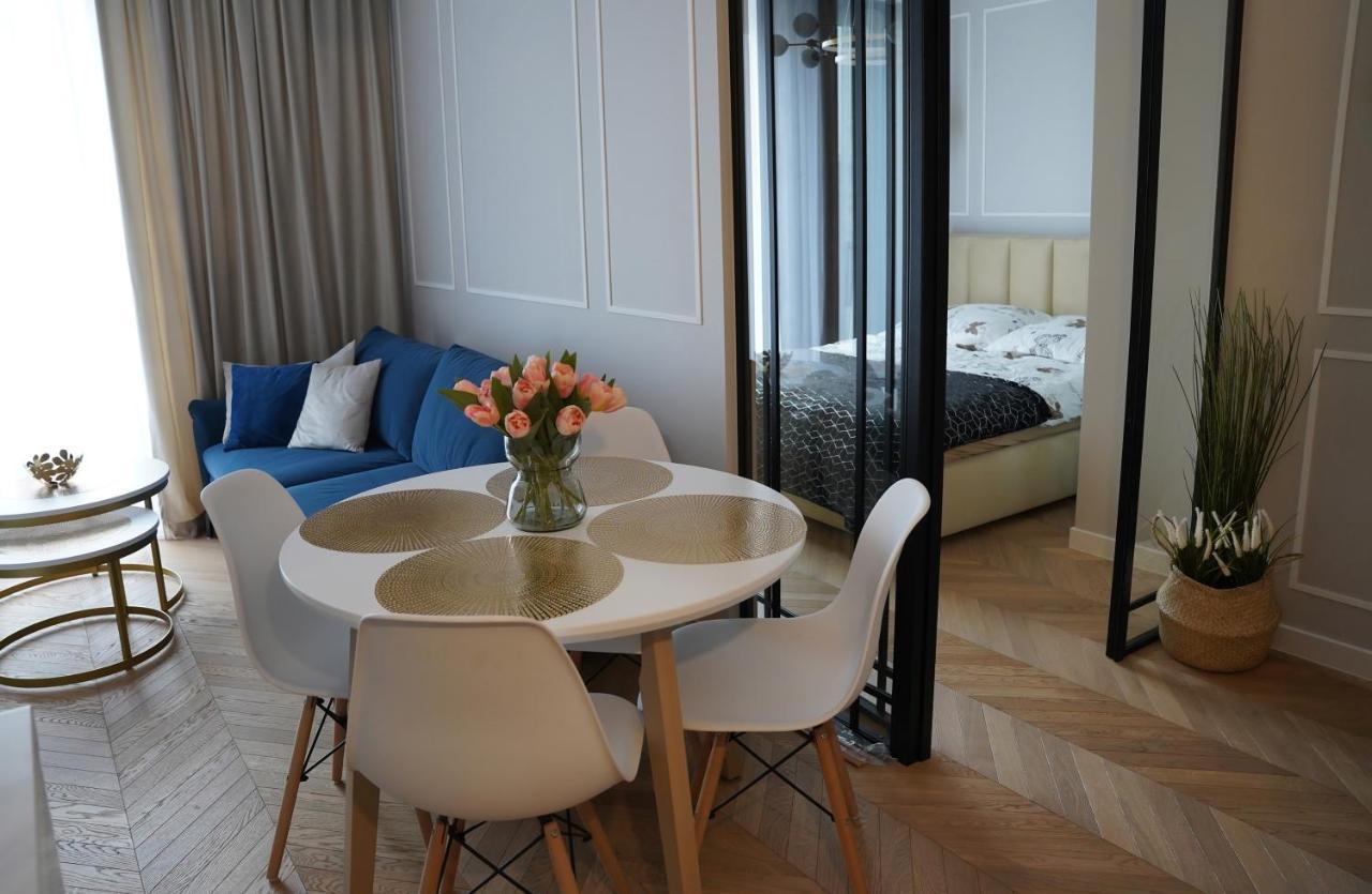 Apartamenty Metro Targowek 27 Warschau Buitenkant foto