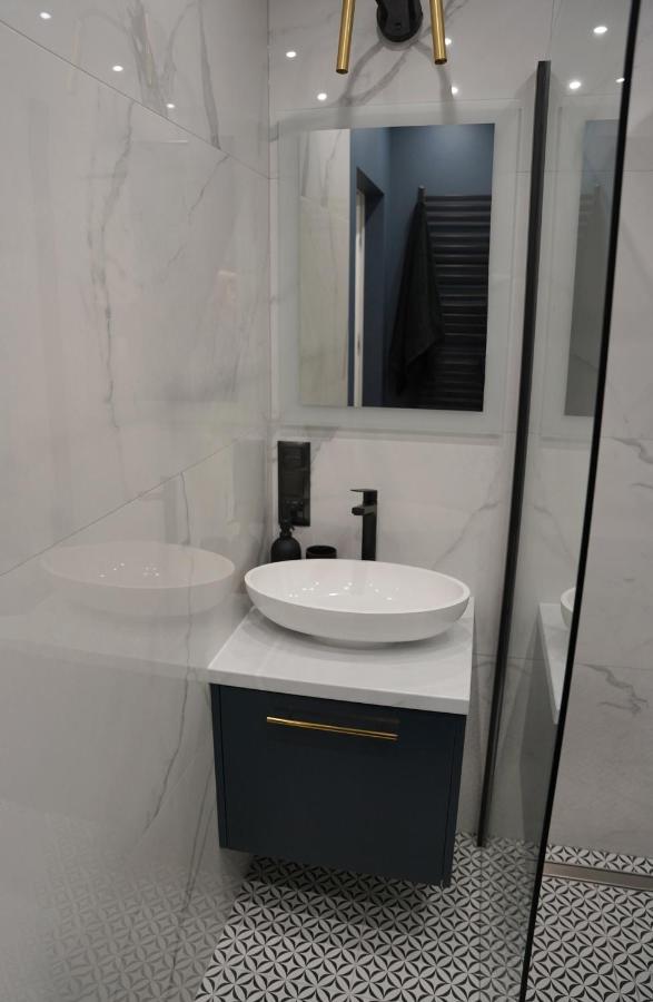 Apartamenty Metro Targowek 27 Warschau Buitenkant foto