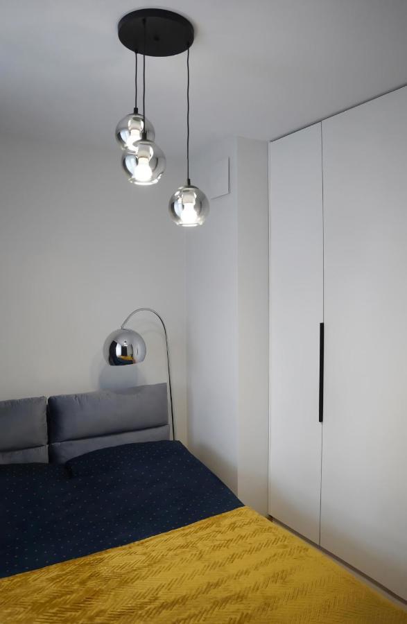 Apartamenty Metro Targowek 27 Warschau Buitenkant foto