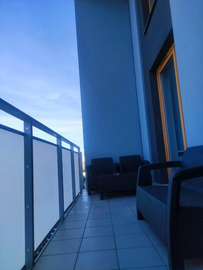 Apartamenty Metro Targowek 27 Warschau Buitenkant foto